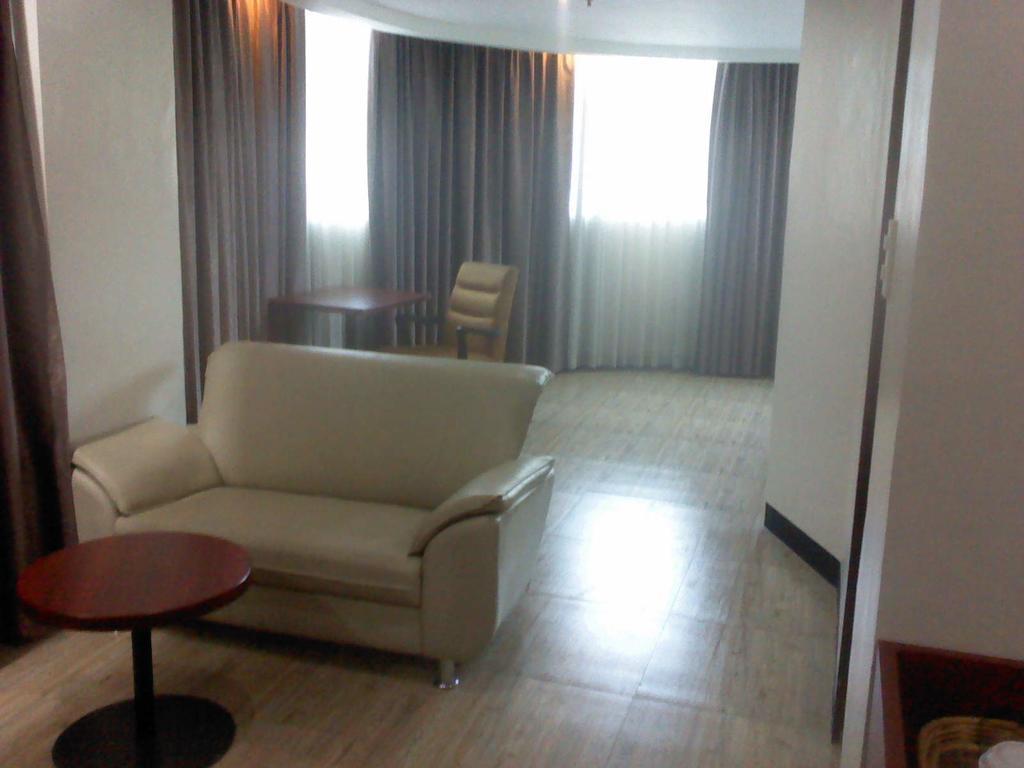 Cherry Midtown Hotel Olongapo Zimmer foto