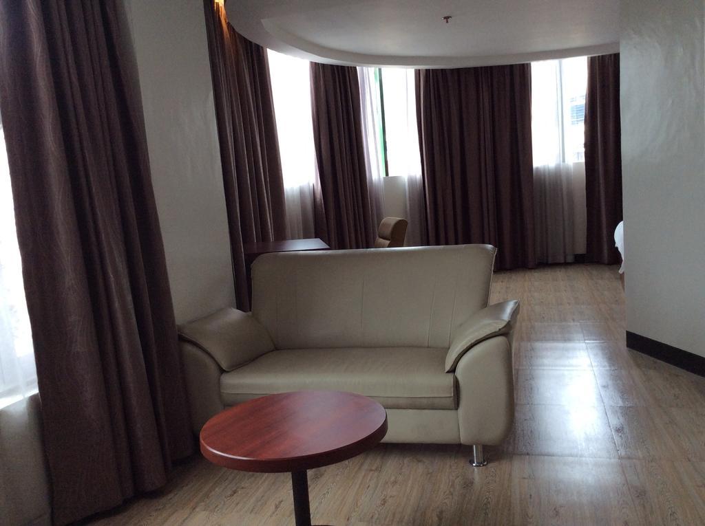 Cherry Midtown Hotel Olongapo Zimmer foto
