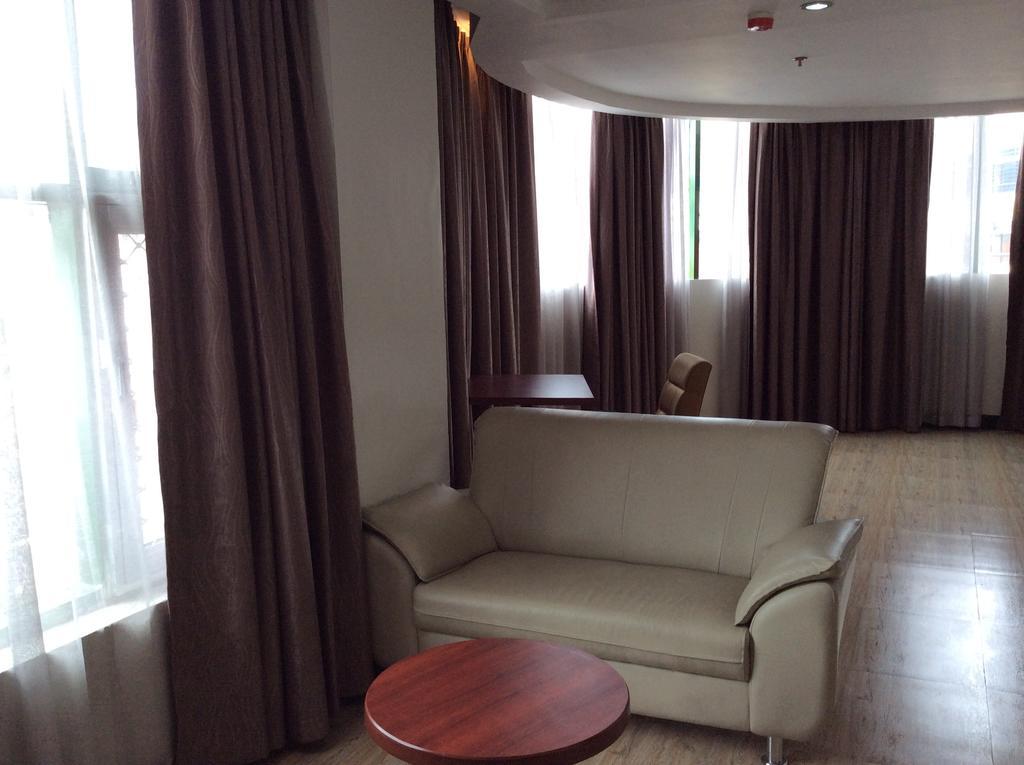 Cherry Midtown Hotel Olongapo Zimmer foto